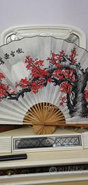 ventaglio di carta di grande dimensioni. 