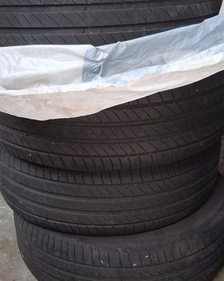 Gomme michelin 215/60 R17