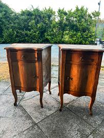 Coppia di comodini antichi da restaurare