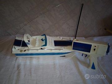 Splendido YACHT radiocomandato HURRICANE RACER II