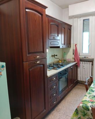 CUCINA SPAZIOSA CON FRIGO E FORNO