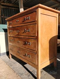 Mobile con pietra rosa