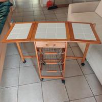 Carrello da cucina con piano in mattonella