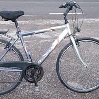 Bici trekking alluminio 28"