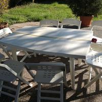 Tavolo da giardino in plastica bianco
