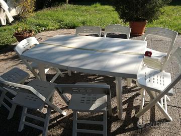 Tavolo da giardino in plastica bianco
