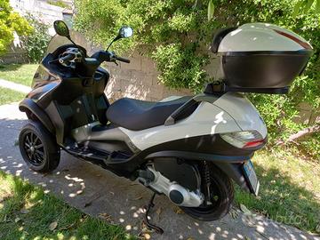 Piaggio MP3 - 250