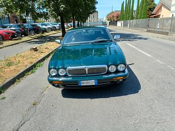 Daimler XJ Super v8 2001 - verde inglese