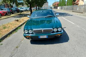 Daimler XJ Super v8 2001 - verde inglese