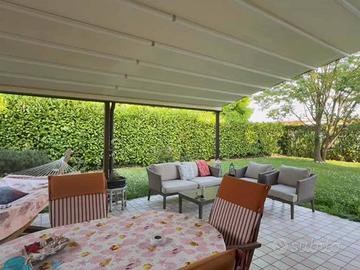 Villa di 150 m² con più di 5 locali e box auto a L