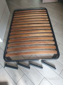 struttura letto con doghe in legno 