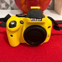 Nikon D5200 solo corpo più accessori