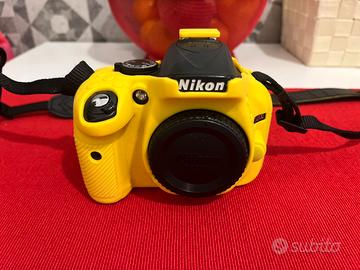 Nikon D5200 solo corpo più accessori