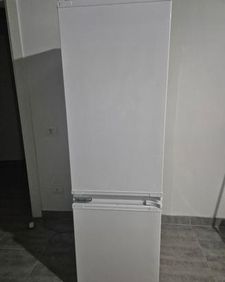 Frigorifero combinato da incasso Beko K54285B