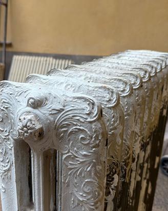 Termosifone Decorato con Piedini