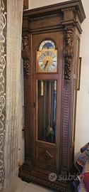 Imponente orologio a pendolo 
