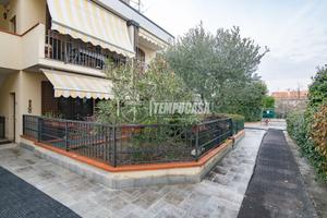 TRILOCALE CON CANTINA E BOX