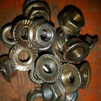 15 x Dado Esagonale Flangiato e Zigrinato M6