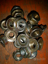 15 x Dado Esagonale Flangiato e Zigrinato M6