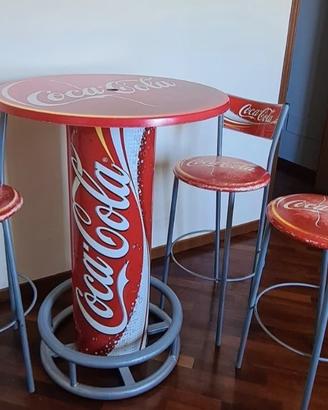 Tavolo alto e sgabelli cocacola