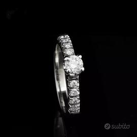 ANELLO SOLITARIO IN ORO 18KT 750 BRILLANTI 0.57 CT