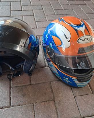 Casco open‑face nero + casco integrale VR‑1