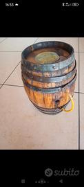 Botte in legno della storica cantina Martinez 