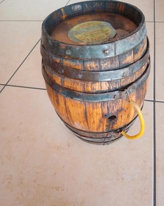 Botte in legno della storica cantina Martinez 