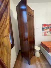 Armadio antico in legno