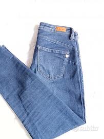 Pantaloni jeans