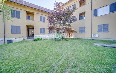 Appartamento tre locali doppi servizi completament