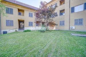 Appartamento tre locali doppi servizi completament