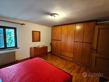 Camera da letto completa in legno