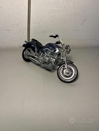 Moto BMW R1200C blu in scala 1:18