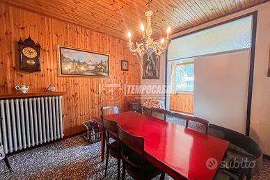 CASA INDIPENDENTE CON AMPIO GIARDINO E GARAGE PRIV