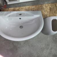 Lavello ceramica e mobile bagno