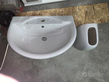 Lavello ceramica e mobile bagno