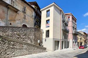 2 LOCALI A LANZO TORINESE