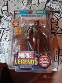 action figure marvel dr.doom con fumetto