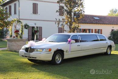 LIMOUSINE LINCOLN Towncar