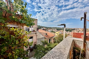 Casa su 2 livelli con ampia terrazza panoramica