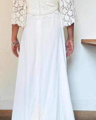 Abito da sposa srtoriale in viscosa e macramè.