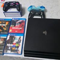 Playstation 4 pro + 4 giochi + 2 joypad