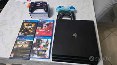 Playstation 4 pro + 4 giochi + 2 joypad