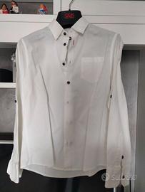 Camicia bianca con bottoni