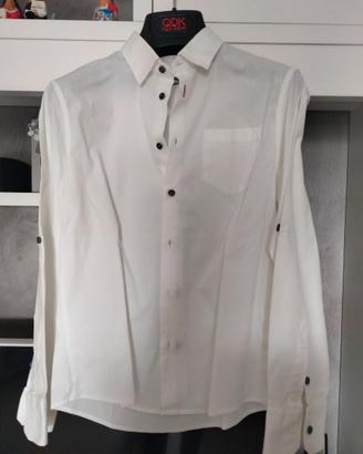 Camicia bianca con bottoni