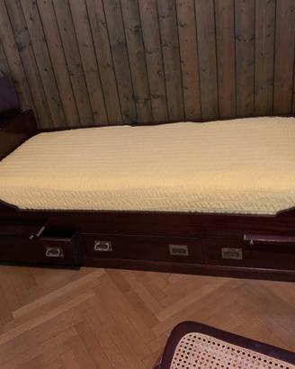 cameretta in stile con due letti e due armadi