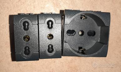 2pz. L4180 bipasso e 1pz. L4140/16 schuko bticino 