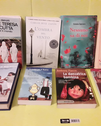 Grande lotto di 8 libri nuovi