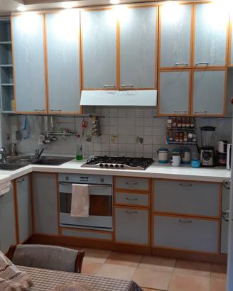 CUCINA COMPONIBILE CON ANTE E TELAIO IN LEGNO 